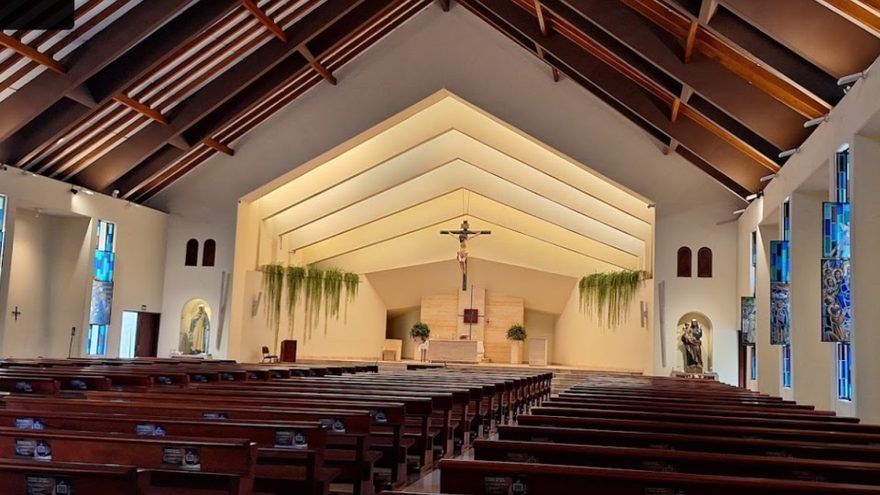 Interior de la Parroquia Nuestra Señora de la Reconciliación